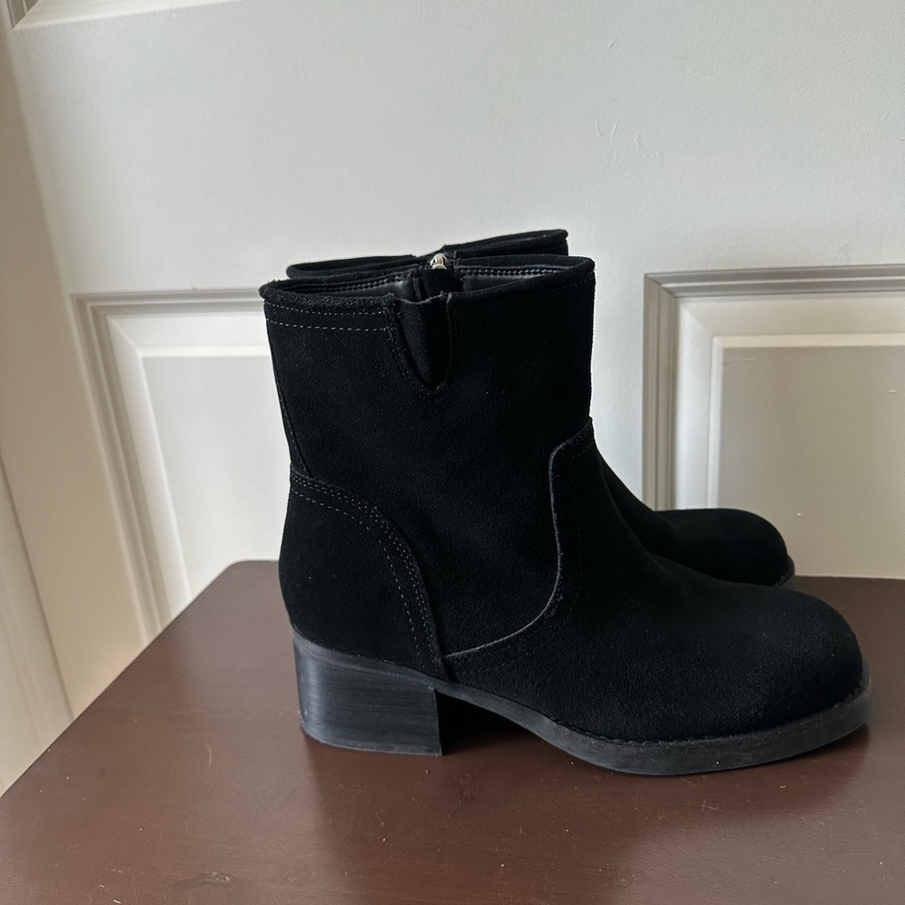 Blondo Black Cassidie Waterproof Suede Low Heel Booties Size 10 - Picture 2 of 8